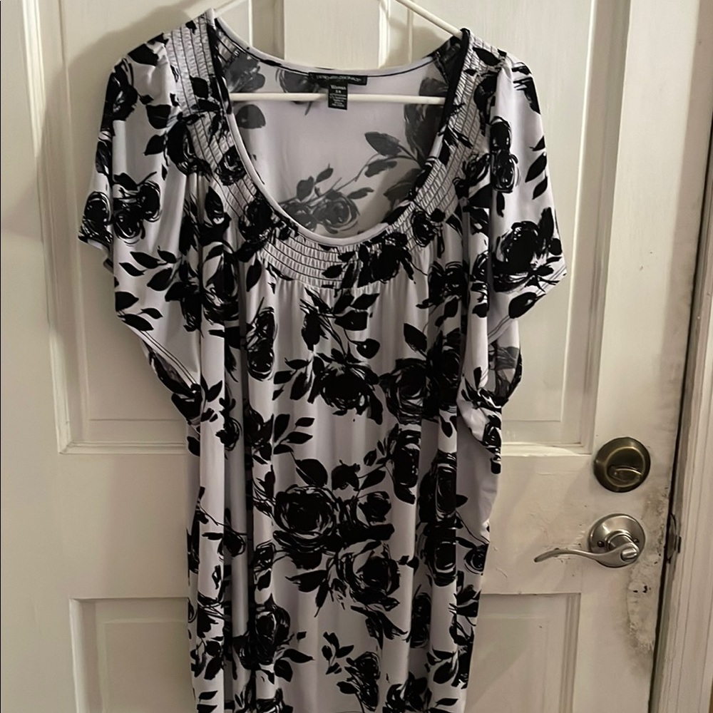 Designers Originals Black and White Floral Blouse